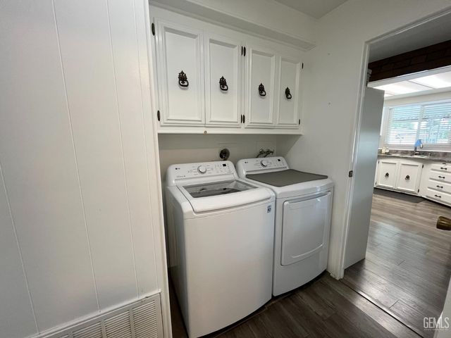 400 E Roberts Lane 104, Bakersfield, CA 93308