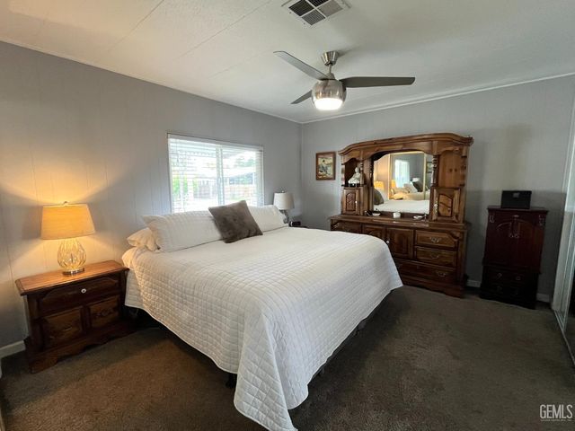 400 E Roberts Lane 104, Bakersfield, CA 93308