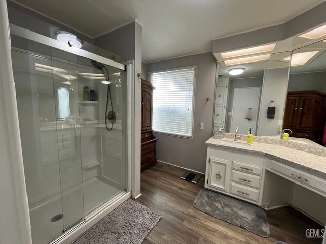 400 E Roberts Lane 104, Bakersfield, CA 93308