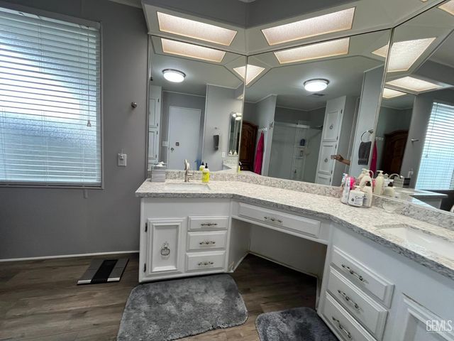 400 E Roberts Lane 104, Bakersfield, CA 93308
