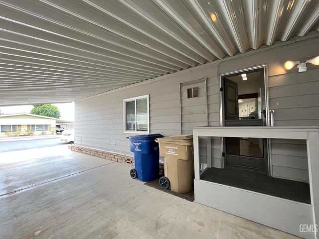 400 E Roberts Lane 104, Bakersfield, CA 93308