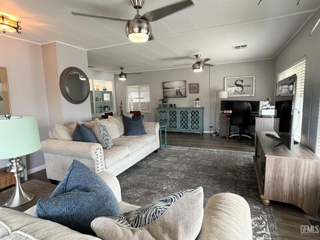 400 E Roberts Lane 104, Bakersfield, CA 93308