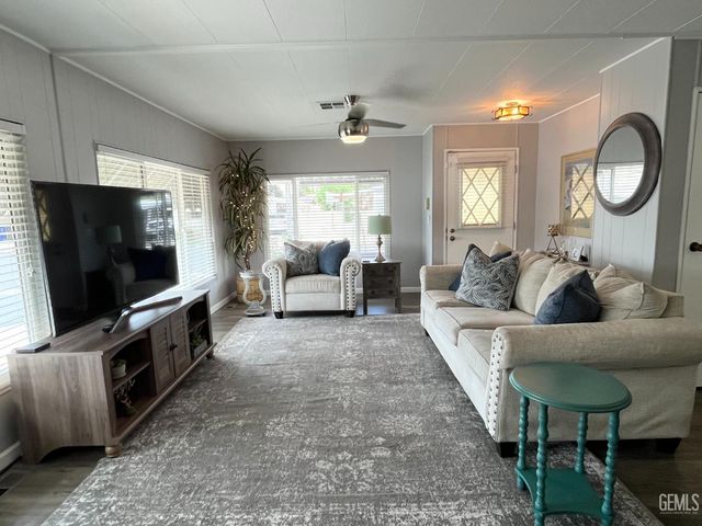 400 E Roberts Lane 104, Bakersfield, CA 93308