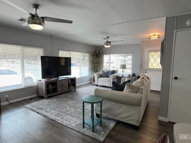 400 E Roberts Lane 104, Bakersfield, CA 93308