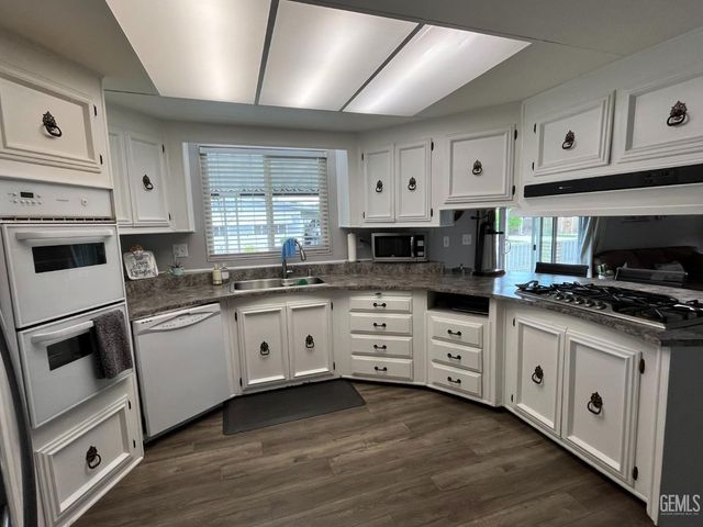 400 E Roberts Lane 104, Bakersfield, CA 93308
