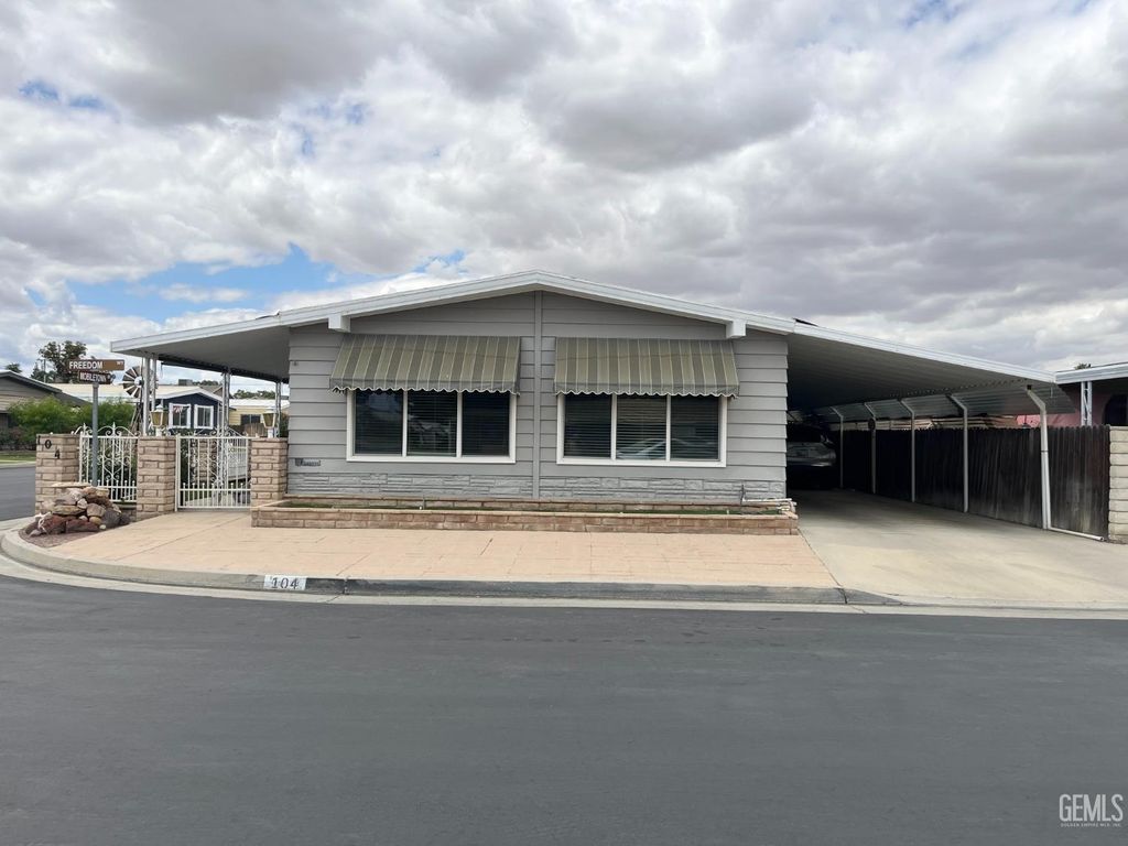 400 E Roberts Lane 104, Bakersfield, CA 93308