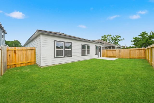 1881 Redwood Lane, Dayton, TX 77535