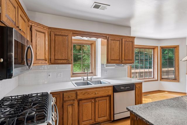 5 Acorn Drive, Sunfish Lake, MN 55077