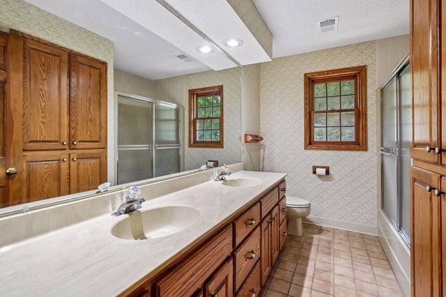 5 Acorn Drive, Sunfish Lake, MN 55077