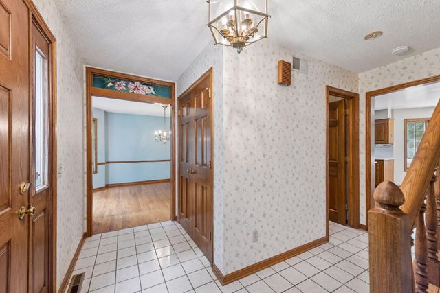 5 Acorn Drive, Sunfish Lake, MN 55077