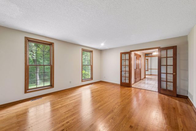 5 Acorn Drive, Sunfish Lake, MN 55077