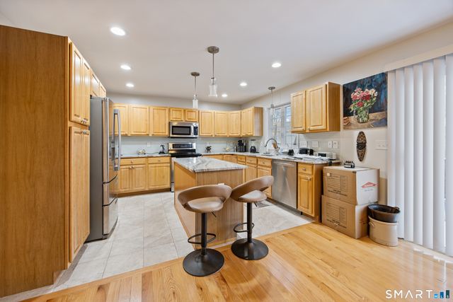 27 Amber Place, Waterbury, CT 06705