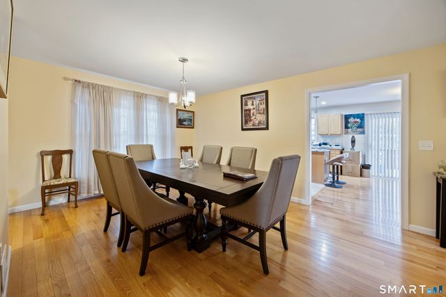 27 Amber Place, Waterbury, CT 06705