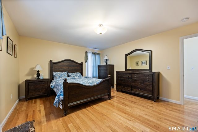 27 Amber Place, Waterbury, CT 06705