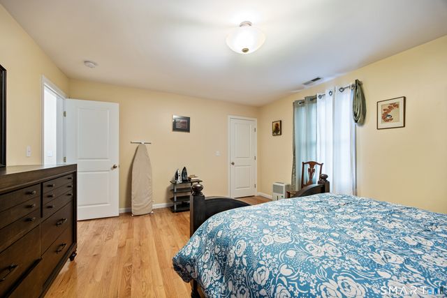 27 Amber Place, Waterbury, CT 06705