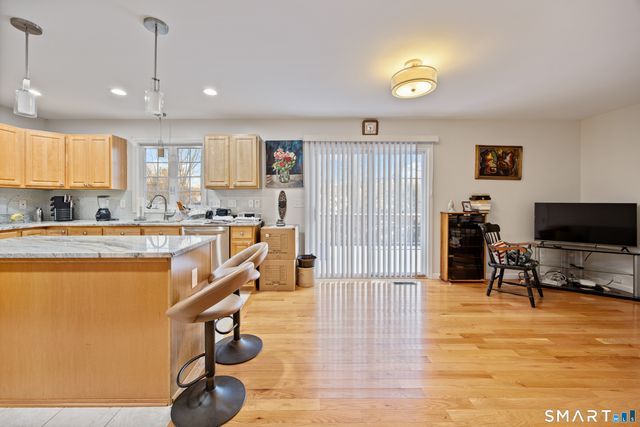 27 Amber Place, Waterbury, CT 06705