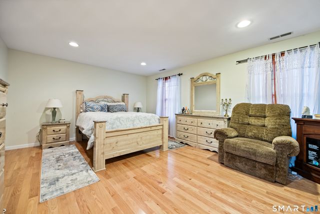 27 Amber Place, Waterbury, CT 06705