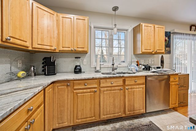 27 Amber Place, Waterbury, CT 06705