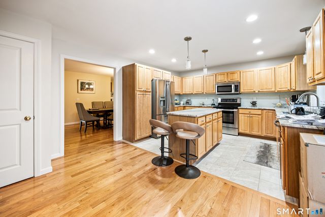 27 Amber Place, Waterbury, CT 06705