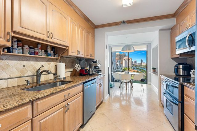 19707 Turnberry Way 9J, Aventura, FL 33180