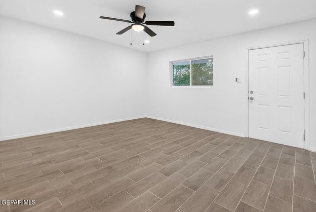 990 Gloria Street, El Paso, TX 79907