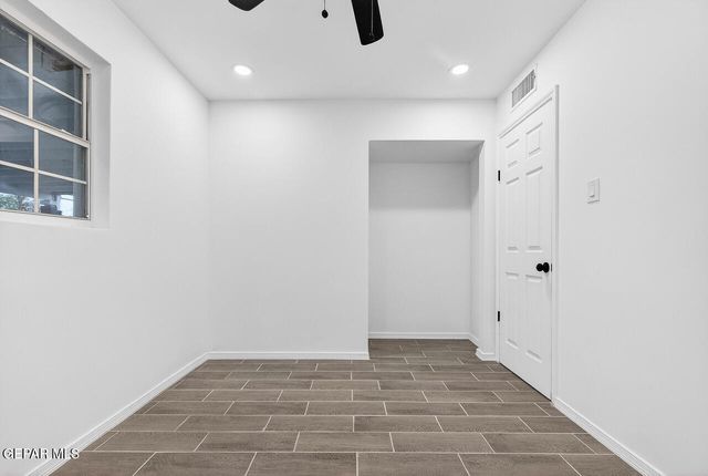 990 Gloria Street, El Paso, TX 79907