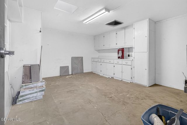 990 Gloria Street, El Paso, TX 79907