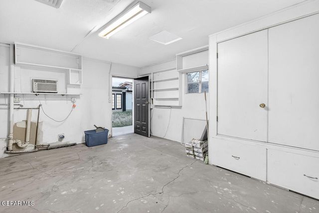 990 Gloria Street, El Paso, TX 79907