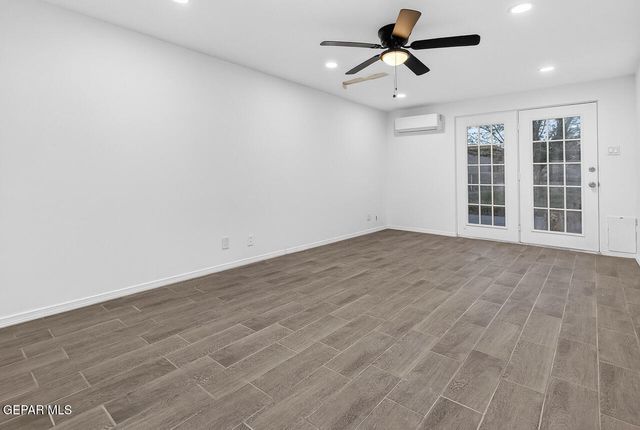 990 Gloria Street, El Paso, TX 79907