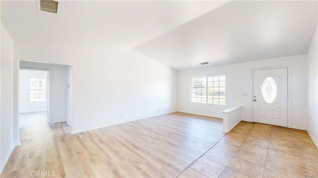 Image 14 of property listing at 16201 Alta Cresta Avenue, Riverside, CA 92508