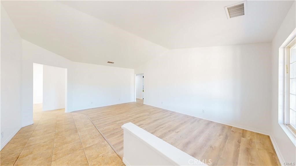 Image 15 of property listing at 16201 Alta Cresta Avenue, Riverside, CA 92508