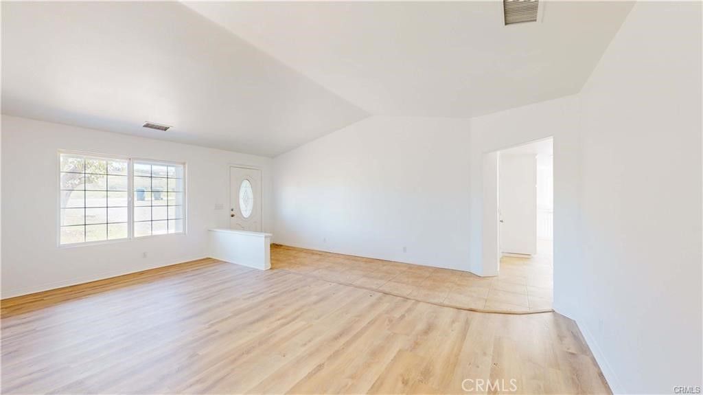 Image 17 of property listing at 16201 Alta Cresta Avenue, Riverside, CA 92508