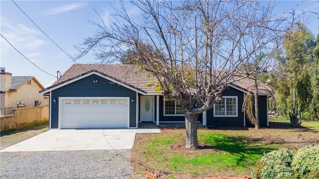 Image 2 of property listing at 16201 Alta Cresta Avenue, Riverside, CA 92508