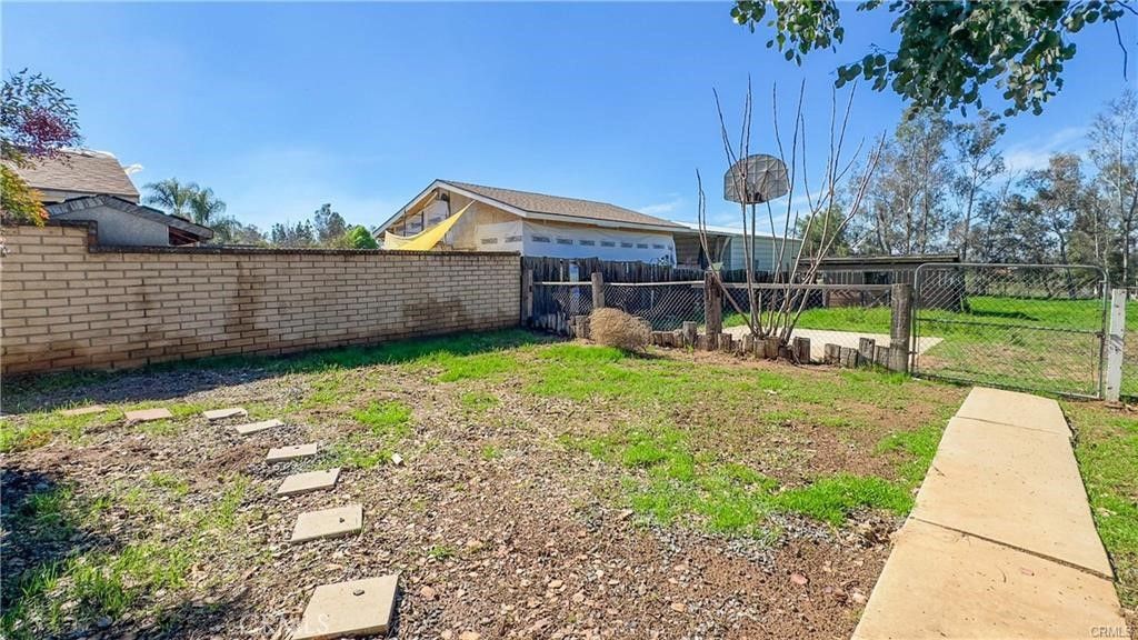 Image 42 of property listing at 16201 Alta Cresta Avenue, Riverside, CA 92508