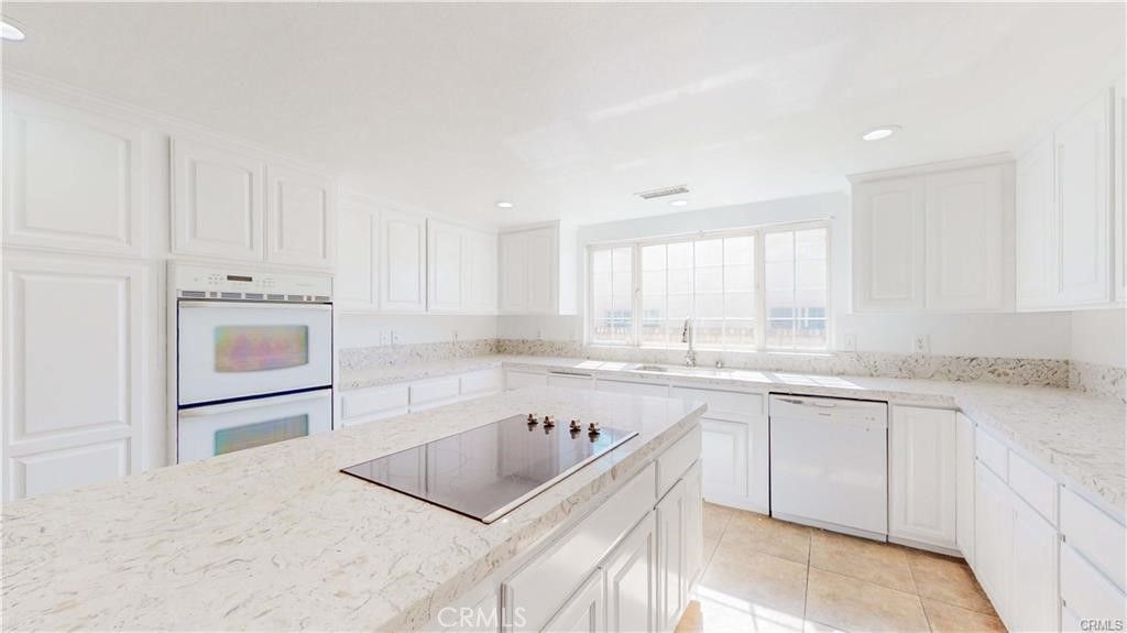 Image 5 of property listing at 16201 Alta Cresta Avenue, Riverside, CA 92508