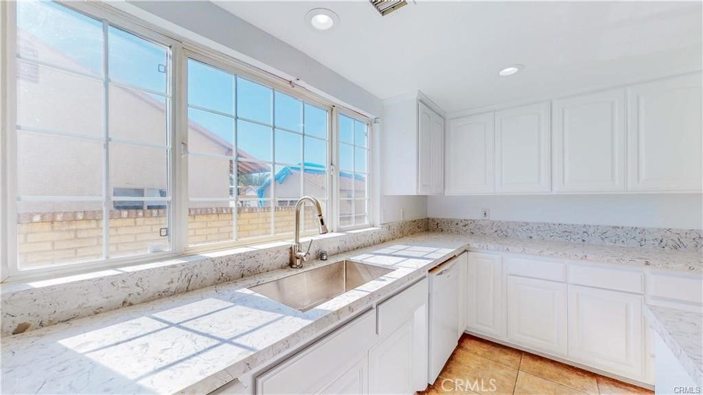 Image 7 of property listing at 16201 Alta Cresta Avenue, Riverside, CA 92508