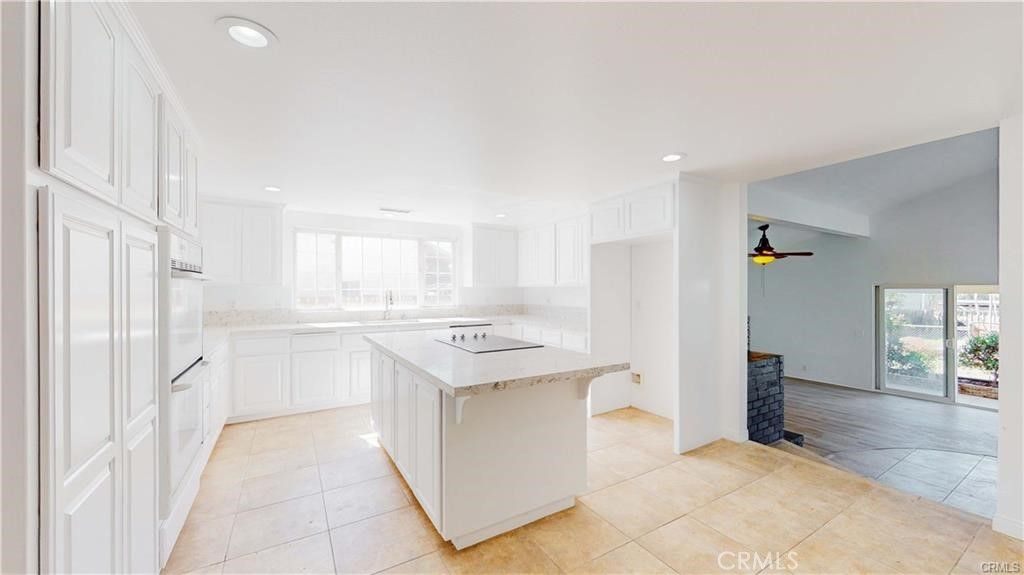 Image 8 of property listing at 16201 Alta Cresta Avenue, Riverside, CA 92508
