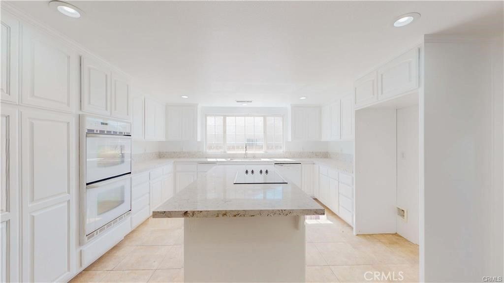 Image 9 of property listing at 16201 Alta Cresta Avenue, Riverside, CA 92508