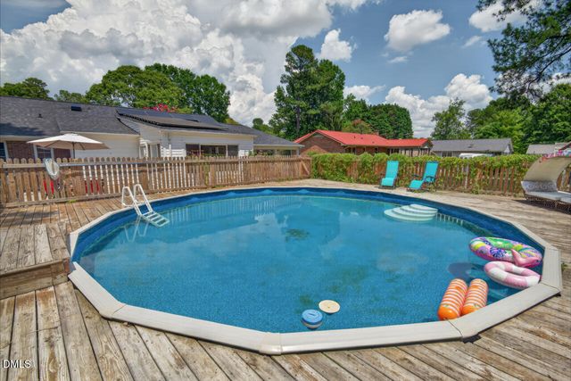 300 Buckingham Drive, Mebane, NC 27302