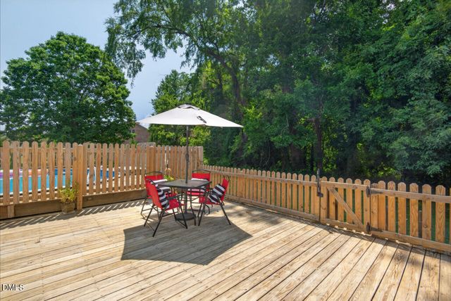 300 Buckingham Drive, Mebane, NC 27302