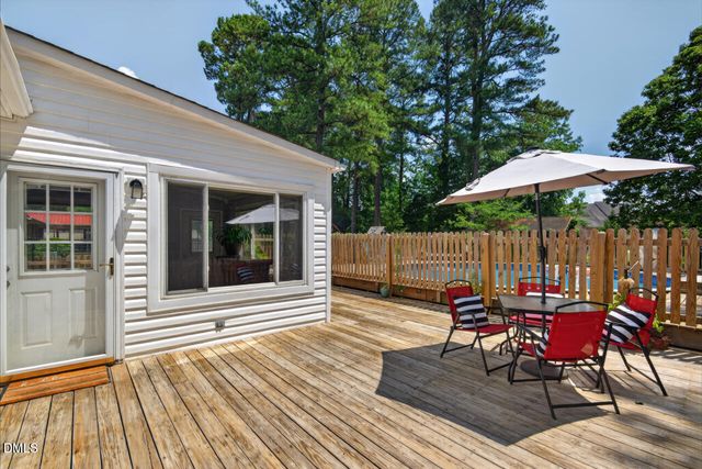 300 Buckingham Drive, Mebane, NC 27302