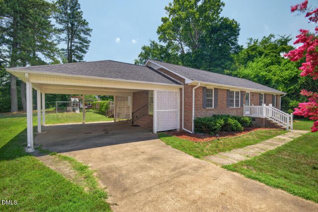 300 Buckingham Drive, Mebane, NC 27302