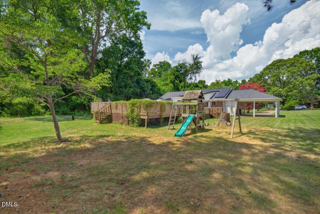 300 Buckingham Drive, Mebane, NC 27302