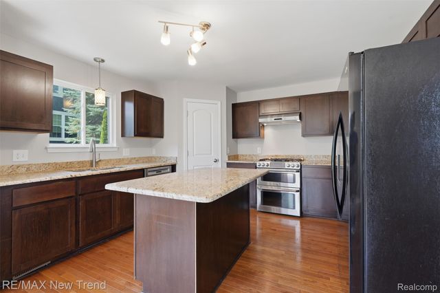 7301 VILLAGE PARK Drive, Independence Charter Township, MI 48346
