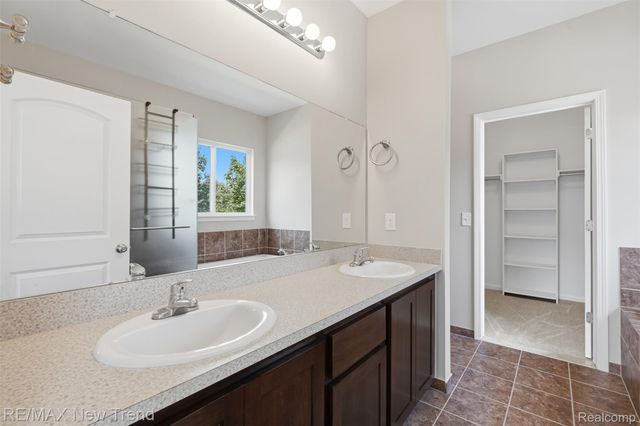 7301 VILLAGE PARK Drive, Independence Charter Township, MI 48346