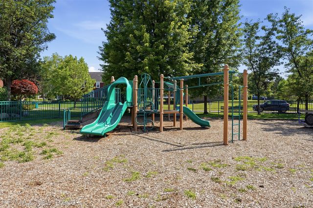 7301 VILLAGE PARK Drive, Independence Charter Township, MI 48346