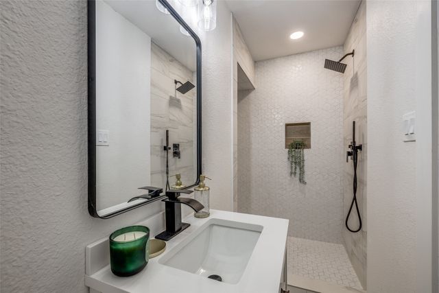 6762 Keswick Drive, Dallas, TX 75232