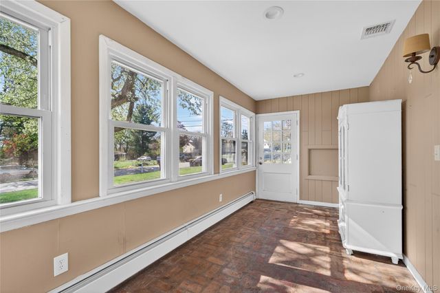 27 High Hill Avenue, Warwick, NY 10990
