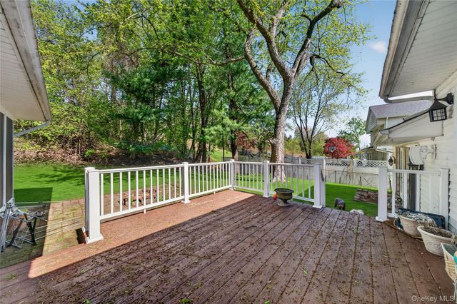 27 High Hill Avenue, Warwick, NY 10990