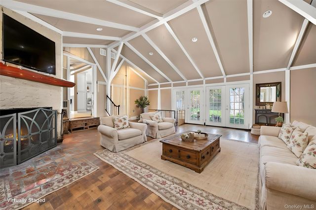 27 High Hill Avenue, Warwick, NY 10990